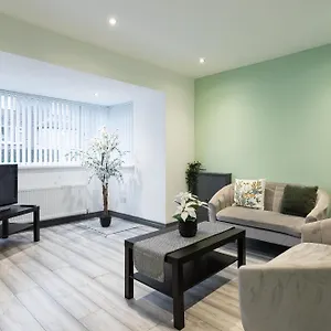 Fully Refurbished North 2 Holiday home
